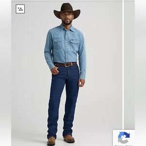Premium Performance Cowboy Cut Regular Wrangler jeans size 36 x 32 - very stiff!